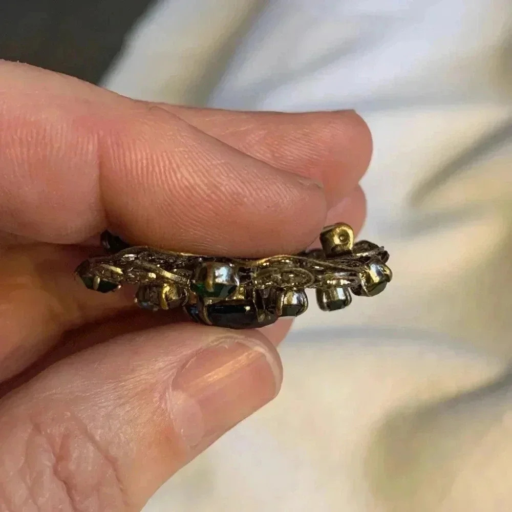 Vintage Czech glass brass filigree pin/ brooch w/ blue and green faceted stones - Picture 6 of 11